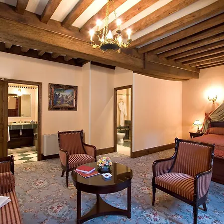 Le Cep & Hotel Beaune (Cote d'Or)